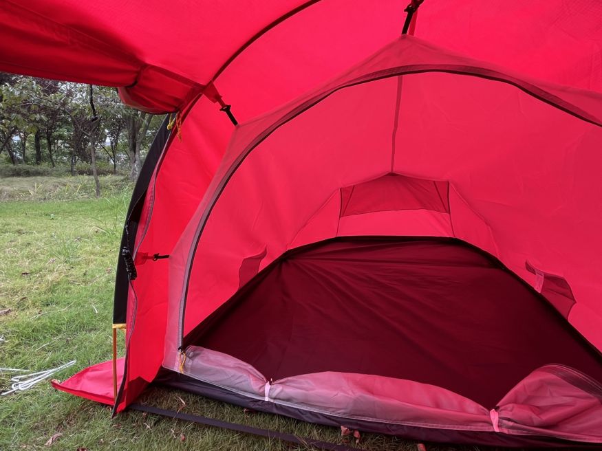 Палатка TALBERG Norga 3, двухместная, с выходом под трубу, красный цвет
